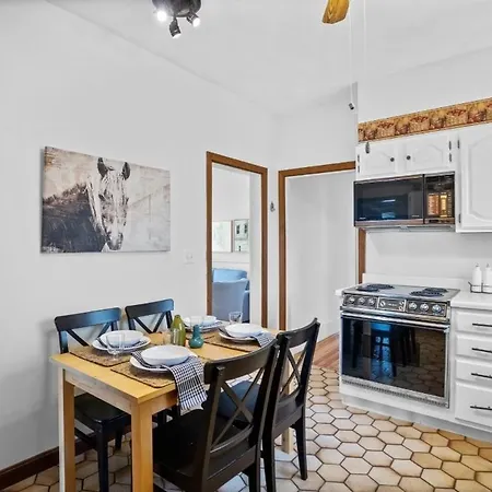 Charming New England Style Apartment 6 Miles To Downtown Boston, 4 Miles To Logan Airport Revere Exterior photo