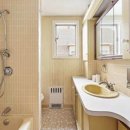 Charming New England Style Apartment 6 Miles To Downtown Boston, 4 Miles To Logan Airport Revere Exterior photo