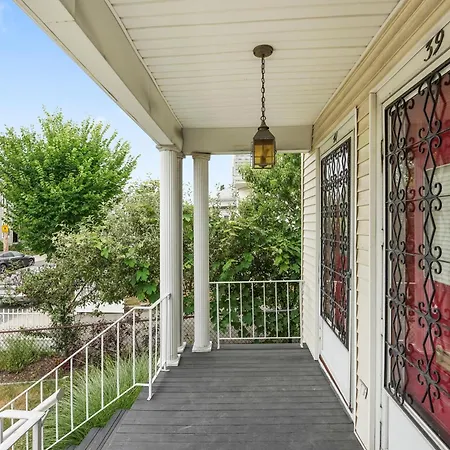 Charming New England Style Apartment 6 Miles To Downtown Boston, 4 Miles To Logan Airport Revere Exterior photo