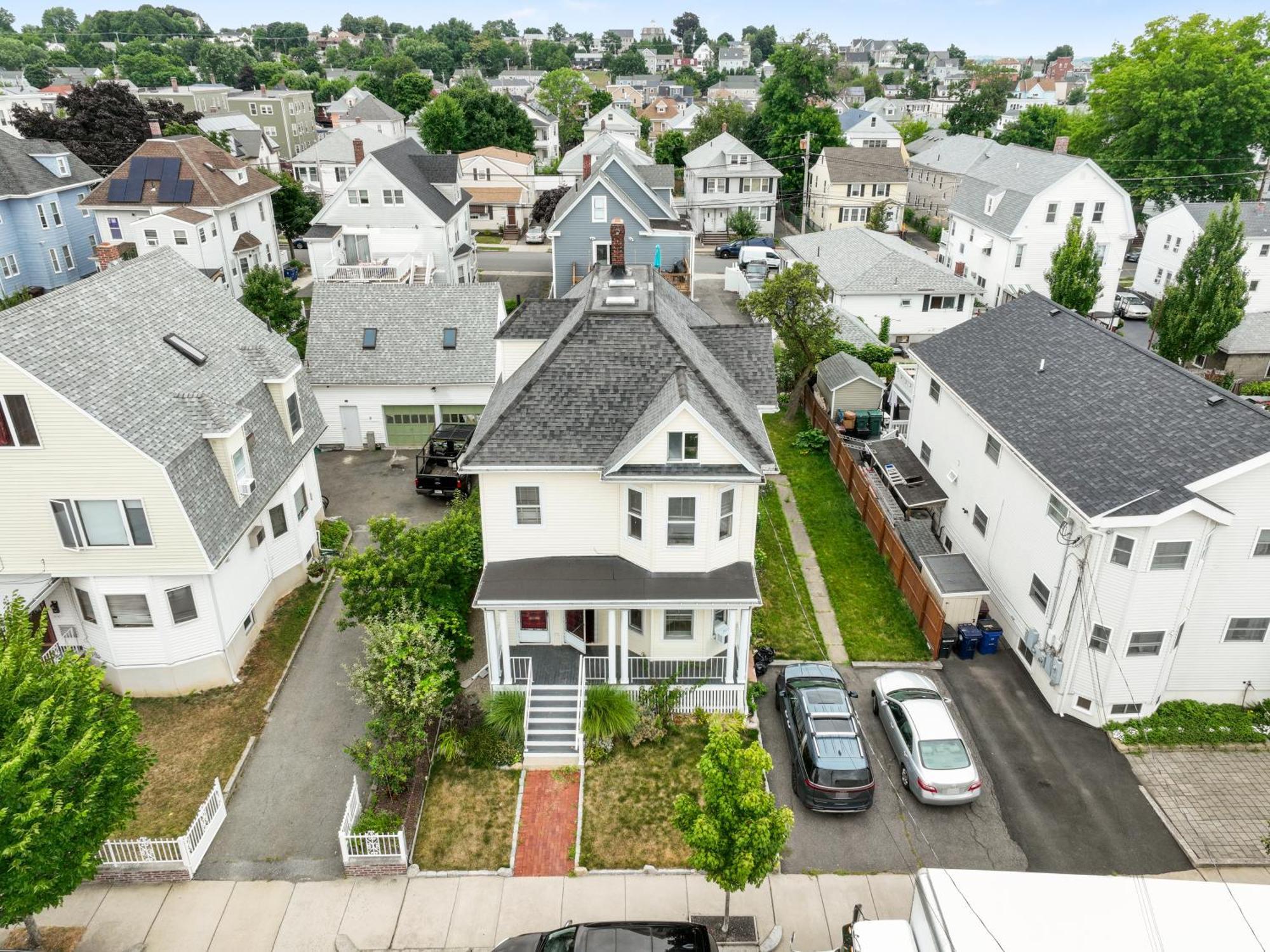 Charming New England Style 6 Miles To Downtown Boston, 4 Miles To Logan Airport