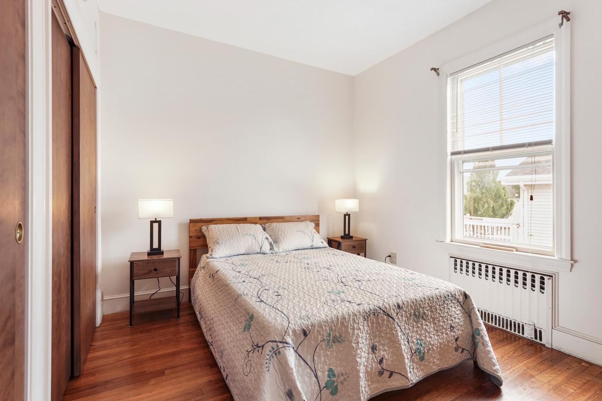 Charming New England Style 6 Miles To Downtown Boston, 4 Miles To Logan Airport