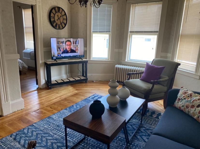 Apartment Charming New England Style 6 Miles To Downtown Boston, 4 Miles To Logan Airport
